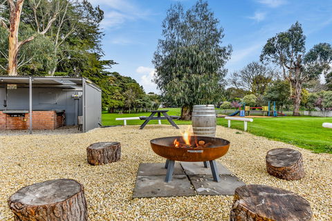Pine Country Caravan Park - Pet Friendly - Airlie Beach Holiday 1