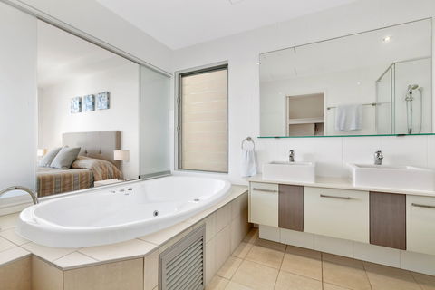 Rainbow Sea Resort - Airlie Beach Holiday 2
