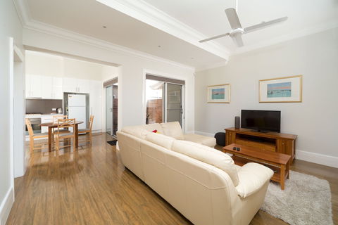 The Waterstreet Apartment - Airlie Beach Holiday 2