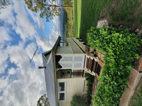 Vanbery Cottage Host Farm - Airlie Beach Holiday 1