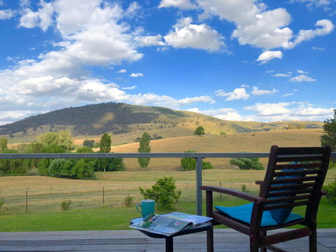 Adelong Valley Farm Stays - Moorallie Cottage - Airlie Beach Holiday 0