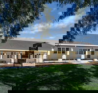Albany Holiday Units - Airlie Beach Holiday