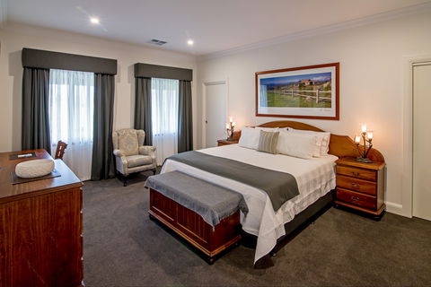 Brockenchack Vineyard Luxury Bed & Breakfast - Airlie Beach Holiday 1