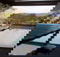 Cavenagh Lodge Bed and Breakfast - Airlie Beach Holiday