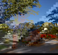 Golden Country Motel and Caravan Park - Airlie Beach Holiday