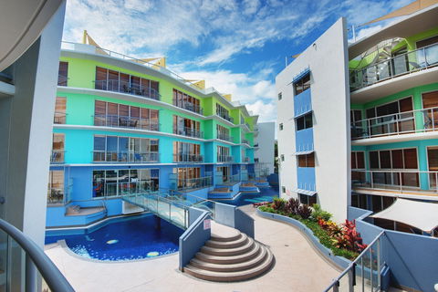 Rolling Surf Resort - Airlie Beach Holiday 1
