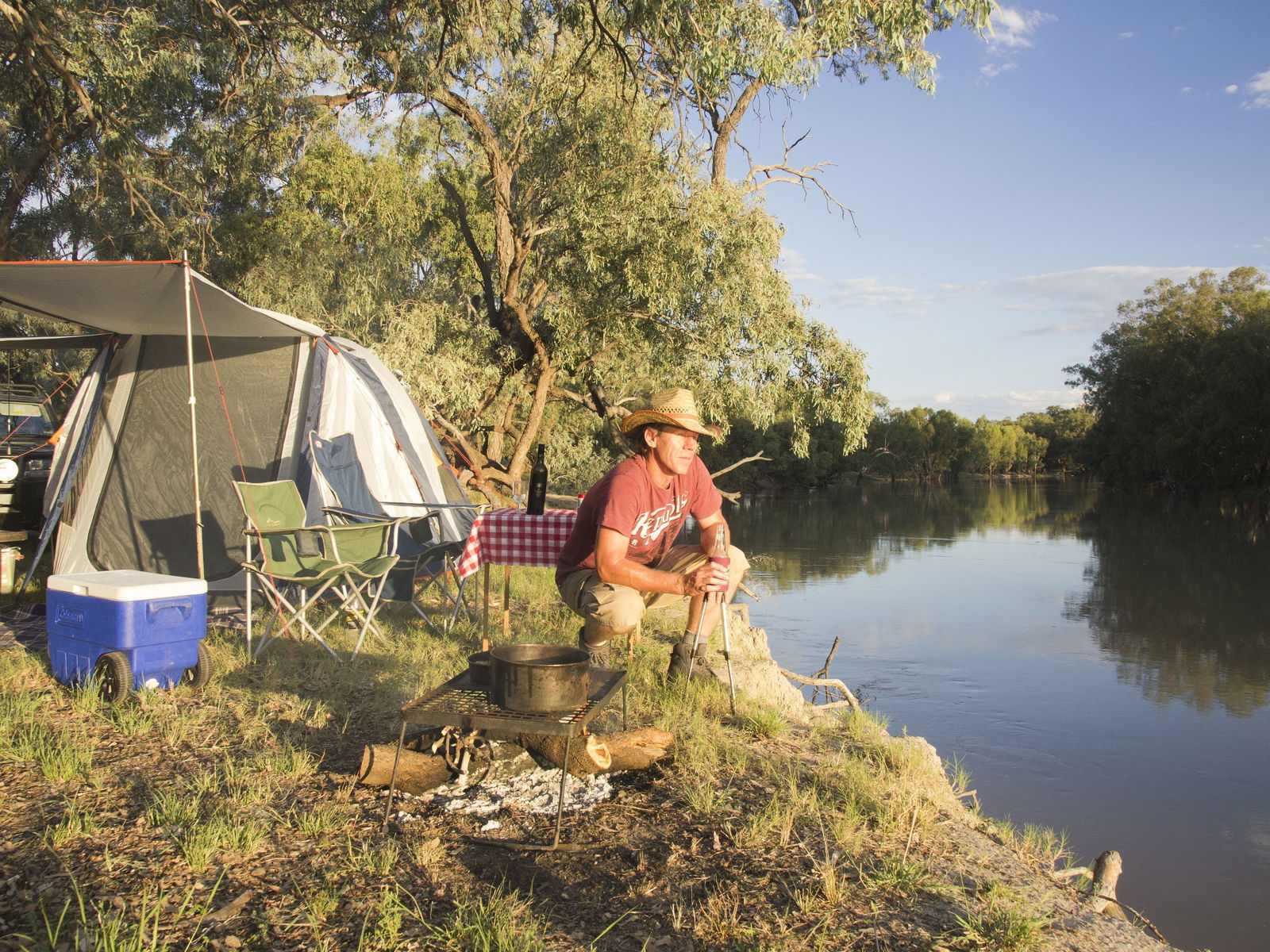 Louth NSW Airlie Beach Holiday