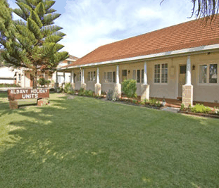 Albany Holiday Units - Airlie Beach Holiday