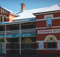 Avon Bridge Hotel - Airlie Beach Holiday