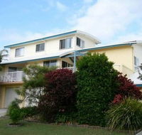 Angourie Waves - Airlie Beach Holiday