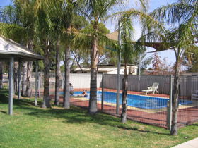 Merredin Caravan Park & Av-A-Rest Village - Airlie Beach Holiday 0