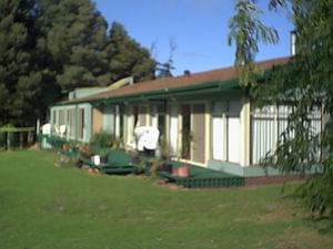 Jenny's Lake Farm B&B - Airlie Beach Holiday 0