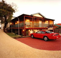 The Terrace Bed  Breakfast - Airlie Beach Holiday