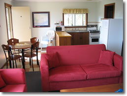 Country Cottages - Airlie Beach Holiday 1