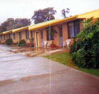 Clovelly Holiday Units - Airlie Beach Holiday