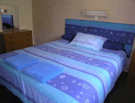 Emu Beach Chalets - Airlie Beach Holiday