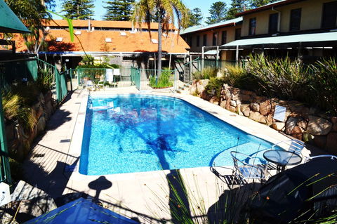 Cottesloe Beach Chalets - Airlie Beach Holiday 0