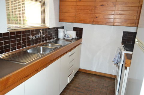 Cottesloe Beach Chalets - Airlie Beach Holiday 3