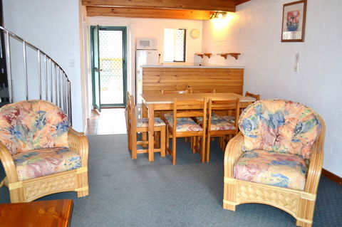 Cottesloe Beach Chalets - Airlie Beach Holiday 4