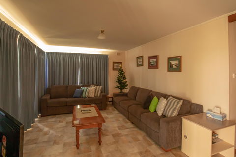 78  River Lane Mannum -River Shack Rentals - Airlie Beach Holiday 2