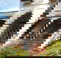 Ardlethan Bed and Breakfast - Airlie Beach Holiday