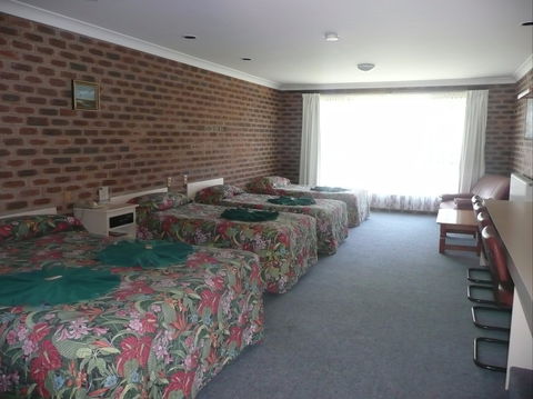 Big Trout Motor Inn - Airlie Beach Holiday 2