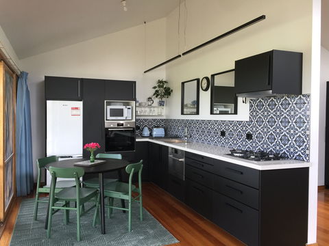 Black Cockatoo Cottages - Airlie Beach Holiday 2