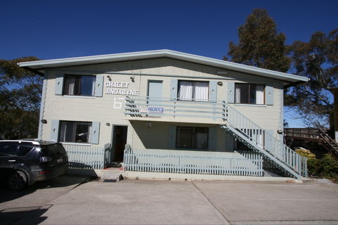 Chalet Jindabyne - Airlie Beach Holiday 0