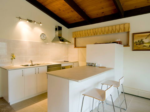 Chisholm Heights CBD Accommodation - Airlie Beach Holiday 2