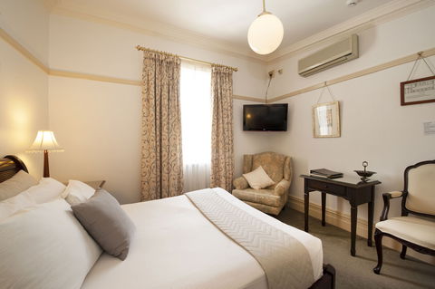 Cobb & Co Court Boutique Hotel - Airlie Beach Holiday 2