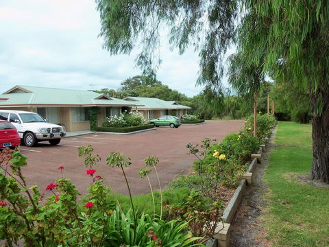 Emu Point Motel - Airlie Beach Holiday 0