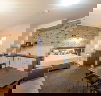 Highlander Motor Inn and Apartments - Airlie Beach Holiday