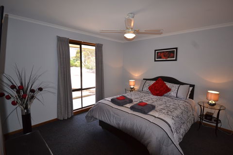 Riverbush Cottages - Airlie Beach Holiday 2