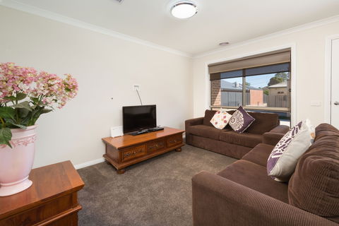 Seclusion On Bellevue - Airlie Beach Holiday 1