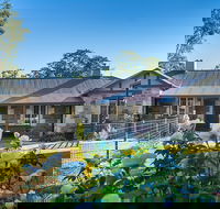 Stoneleigh Cottage Bed and Breakfast - Airlie Beach Holiday