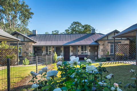 Stoneleigh Cottage Bed And Breakfast - Airlie Beach Holiday 0