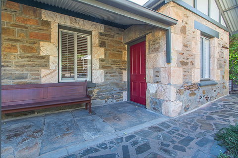 Stoneleigh Cottage Bed And Breakfast - Airlie Beach Holiday 1