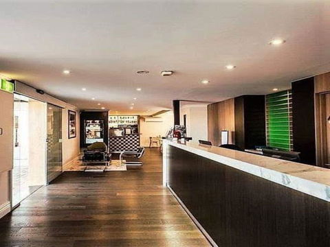 The Waverley International Hotel - Airlie Beach Holiday 0