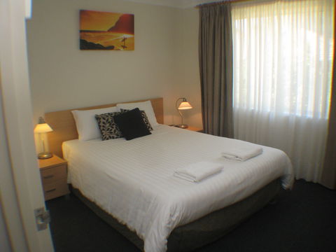 Beaches Serviced Apartments - Airlie Beach Holiday 1