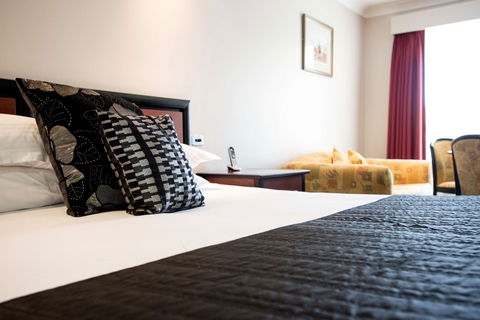 Best Western Plus All Settlers Tamworth - Airlie Beach Holiday 1