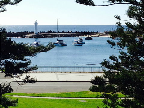 Boat Harbour Motel Wollongong - Airlie Beach Holiday 0