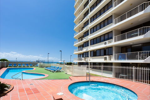 Breakers North - Absolute Beach Front Holiday Apartments - Airlie Beach Holiday 2