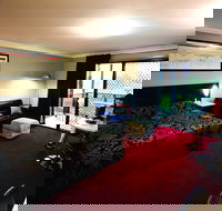 Cattleman's Country Motor Inn and Serviced Apartments - Open with Room Service - Airlie Beach Holiday