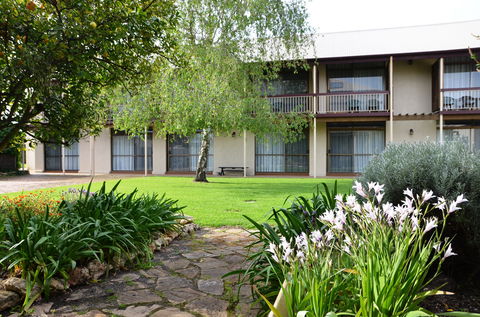 Coonawarra Motor Lodge - Airlie Beach Holiday 0