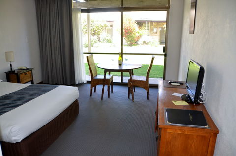 Coonawarra Motor Lodge - Airlie Beach Holiday 1