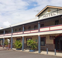 Crown Hotel Motel - Airlie Beach Holiday