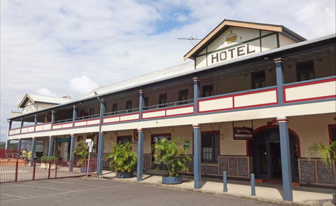 Crown Hotel Motel - Airlie Beach Holiday 0
