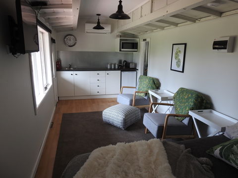 Miners Ridge Vineyard Railway Carriage B&B - Airlie Beach Holiday 2