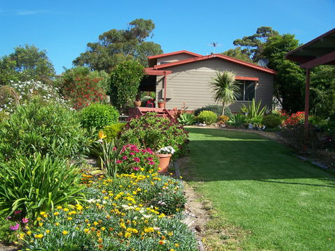 Monaro Cottage - Airlie Beach Holiday 1