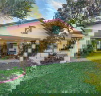 Mooyabil Farm Holidays - Airlie Beach Holiday